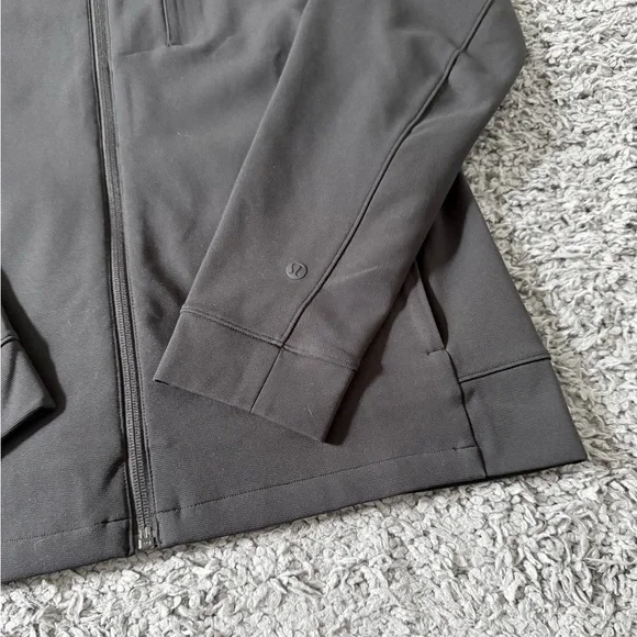 Lululemon Men’s Sojourn Athletic Jacket - Picture 5 of 6